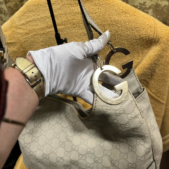 Authentic Gucci hobo bag in great condition. - Picture 3 of 11